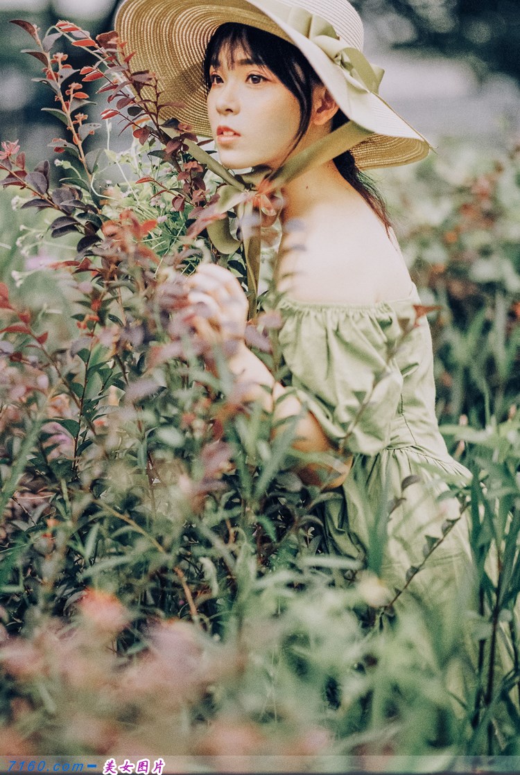 性感女神陈怡曼户外高清图片 