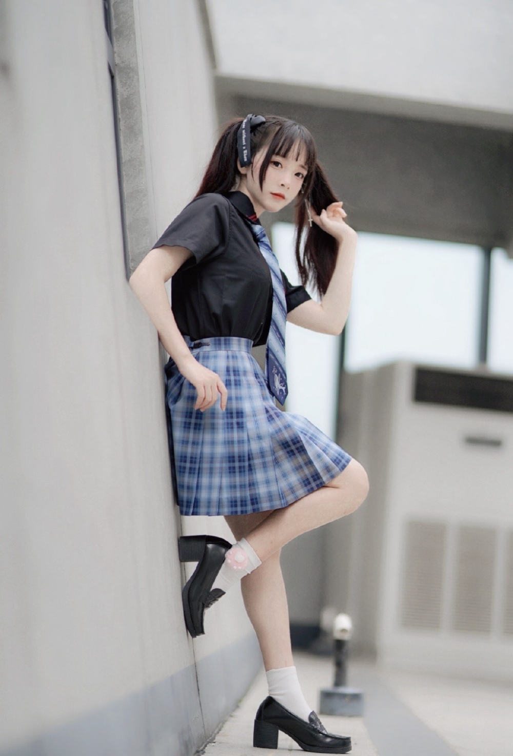 白皙双马尾JK制服美少女性感撩人写真 