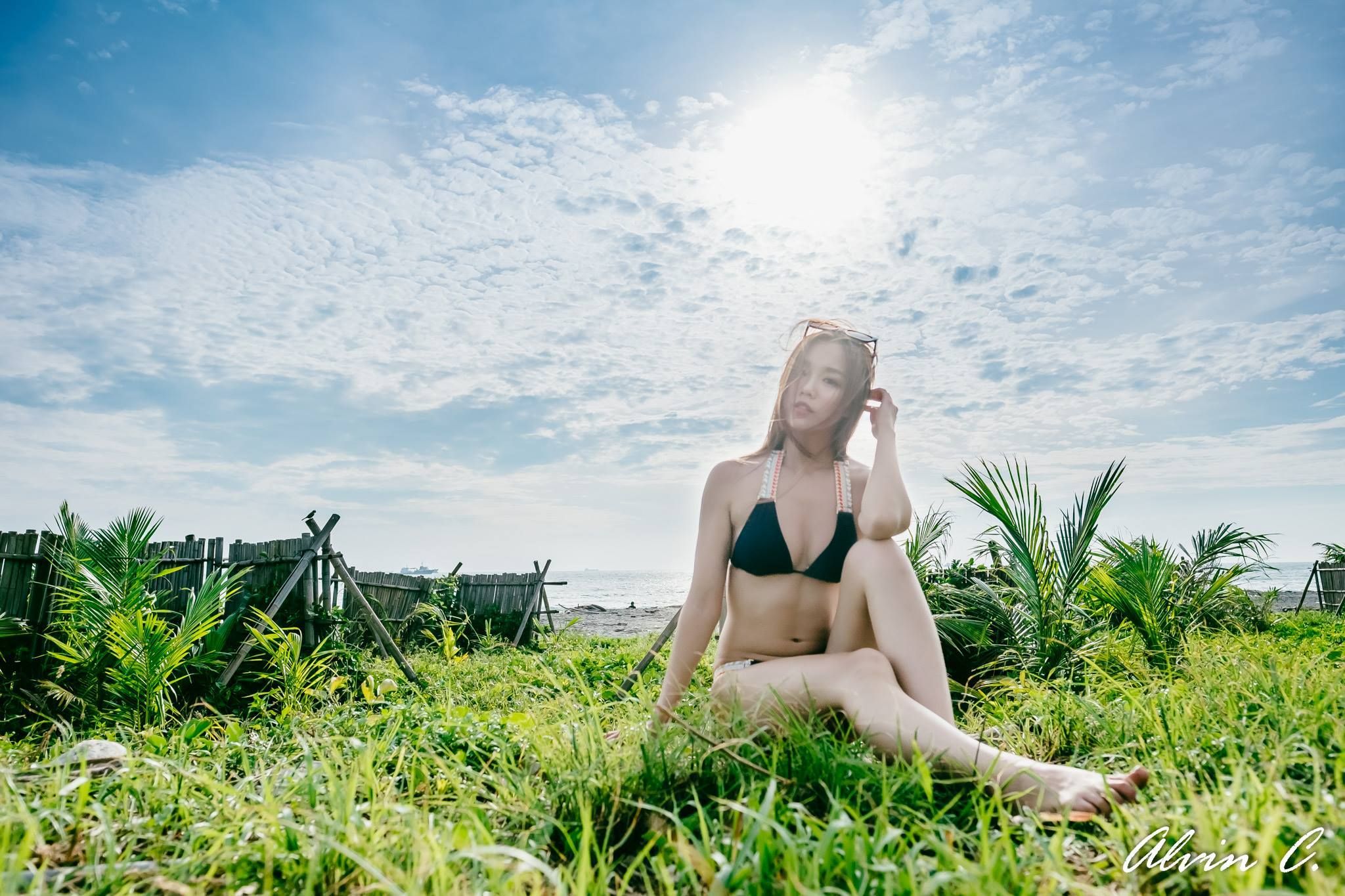 夏日阳光美女安馜薇比基尼外拍写真 