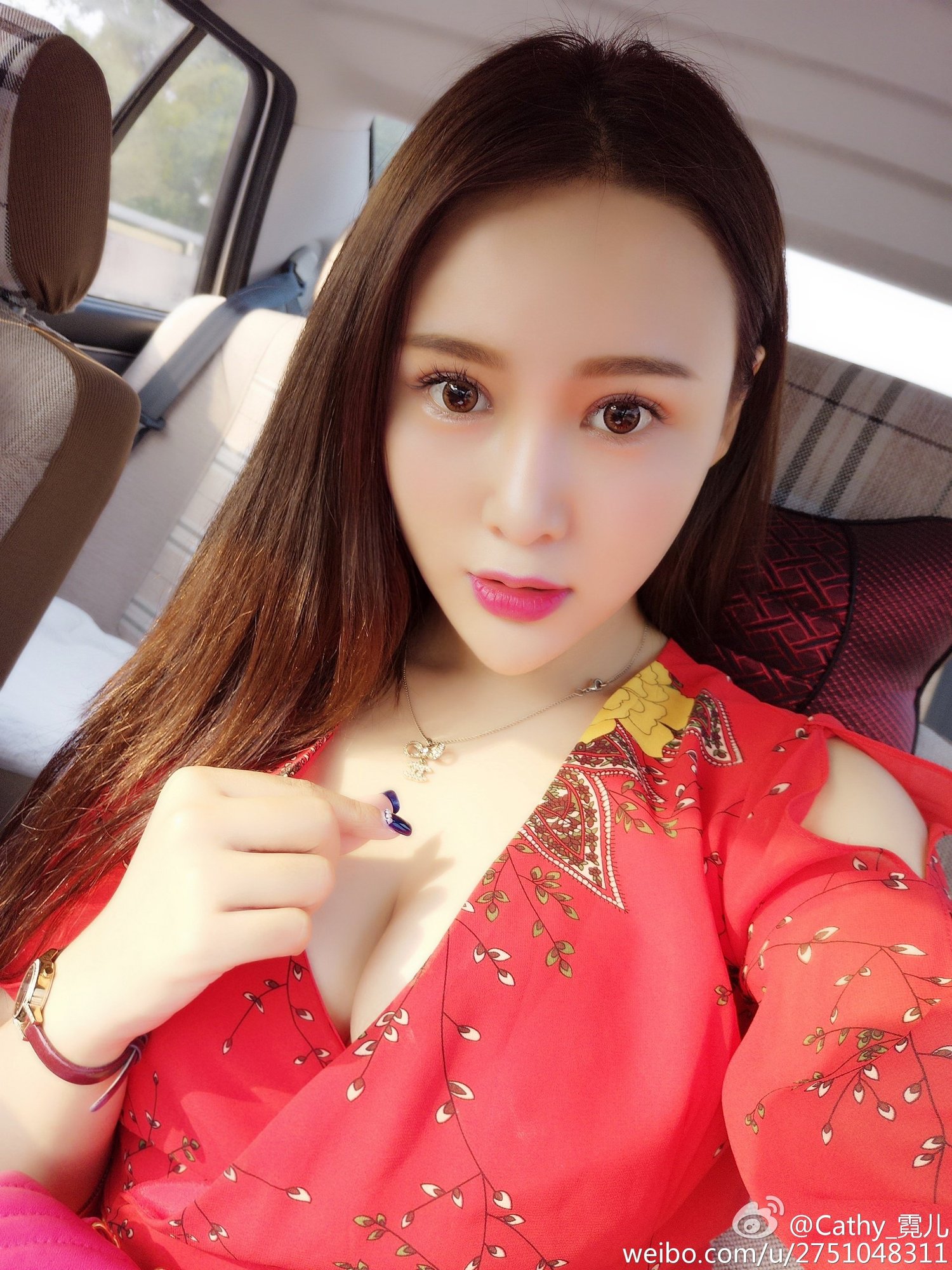 90后粉嫩美女athy_霓儿微博私拍美照 