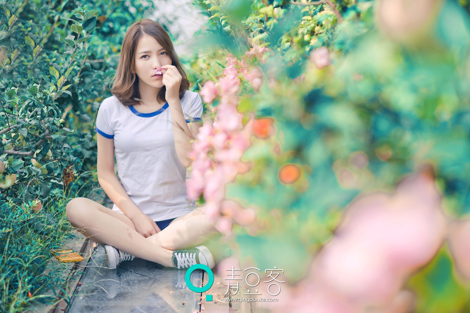 清纯校服美女哈拿花园高清养眼图片 