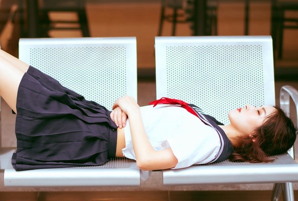 性感酥胸美女户外泳装诱人写真 