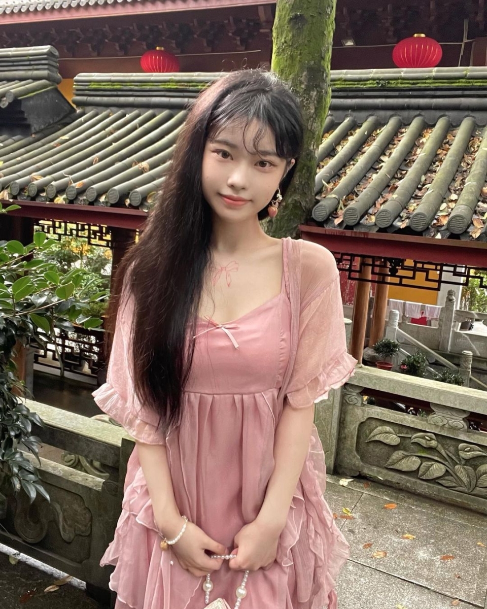 丝袜熟妇真空情趣肚兜妩媚诱惑写真 