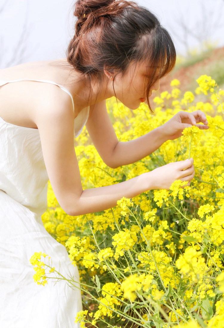 可爱萌妹子欧尼anne高清养眼婚纱写真 