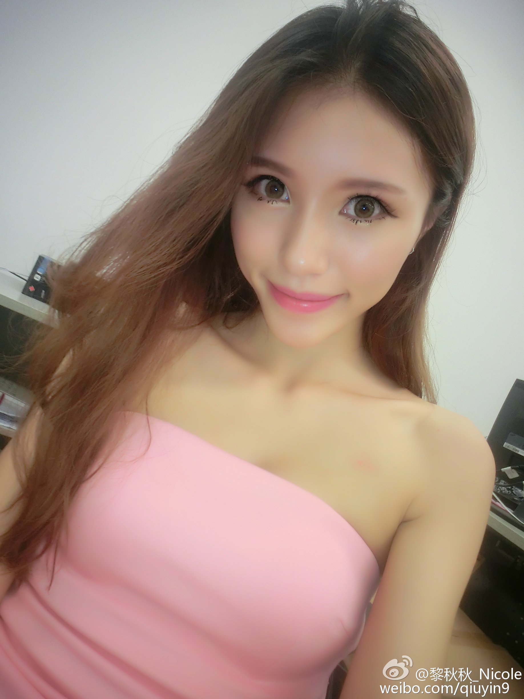 90后美女校花黎秋秋Nicole微博自拍美图 