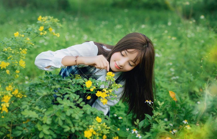 妩媚美胸美女私房床上诱人写真 