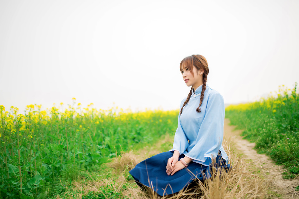 吊带短裙美眉山中真由美私房写真 