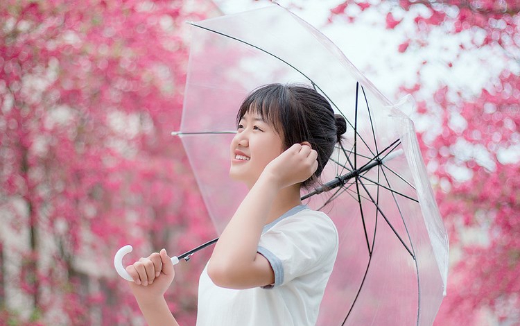 长发美胸美女黄香香黑色蕾丝内衣诱惑写真 