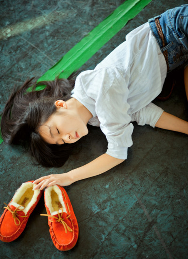 性感美女徐冬冬泳池湿身美臀酥胸写真 