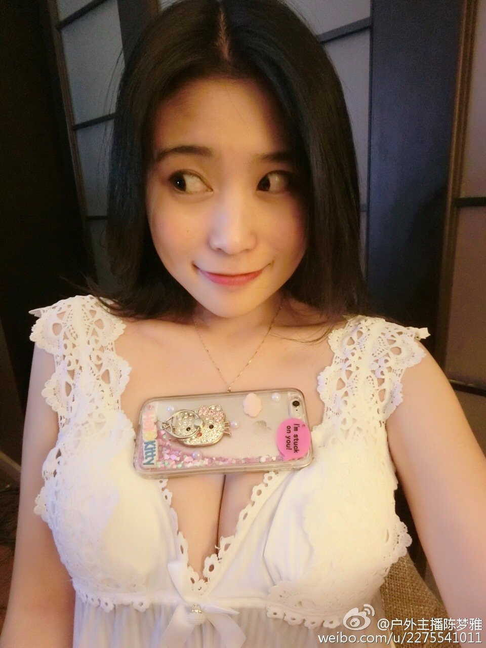 90后大胸美女陈梦雅自拍写真图片 