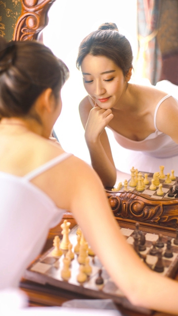 性感酥胸美女赵雨菲私房秀美背高清写真 