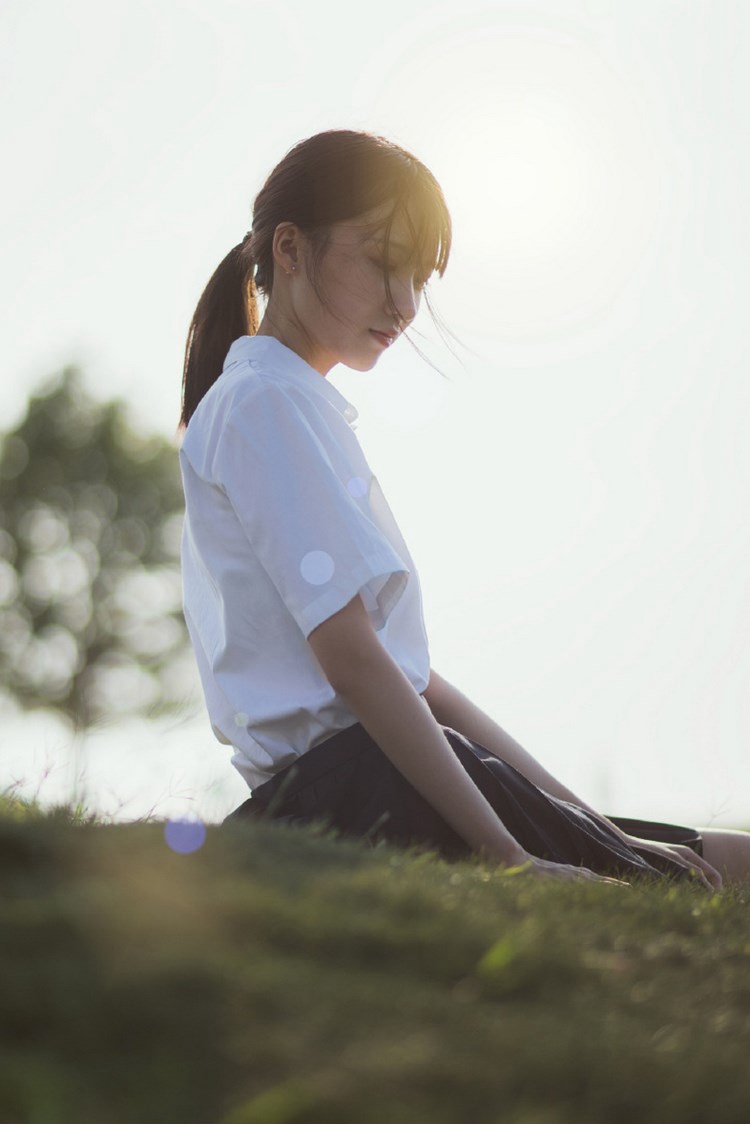 性感裹胸短裙美女私房诱人写真 