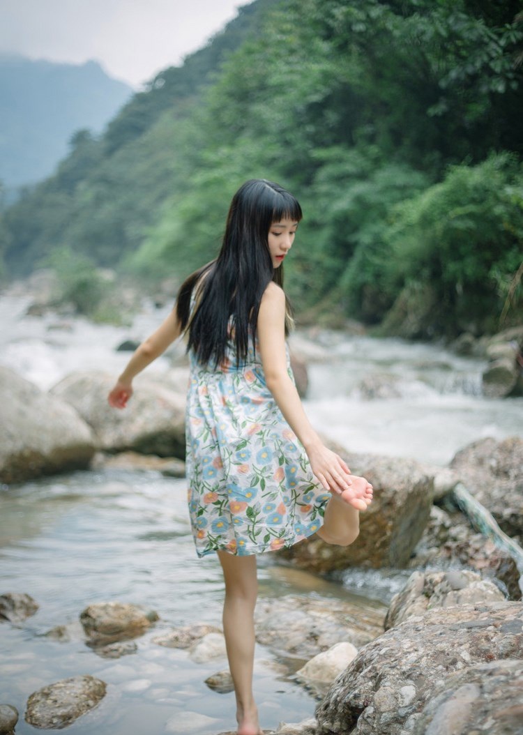 日本少女偶像一色杏子学生制服摄影图片 