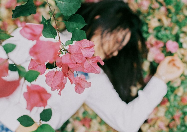 丰满美胸美女性感泳装诱人写真 