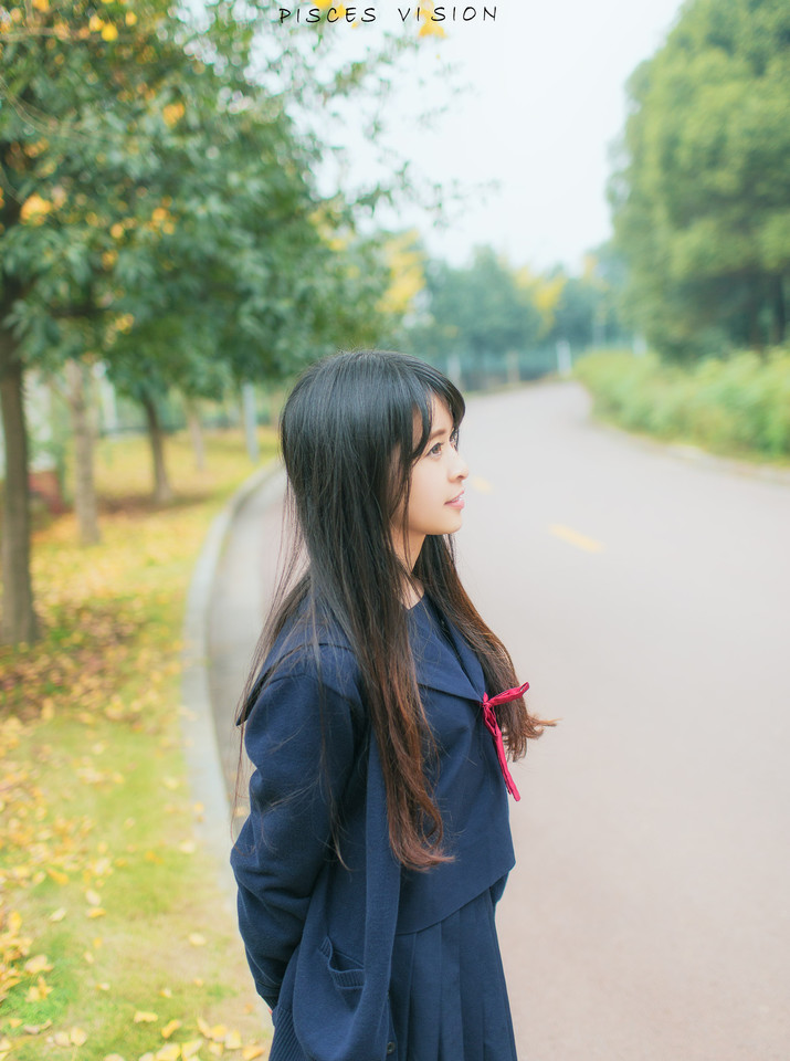 妩媚酥胸美女性感丝带诱人写真 