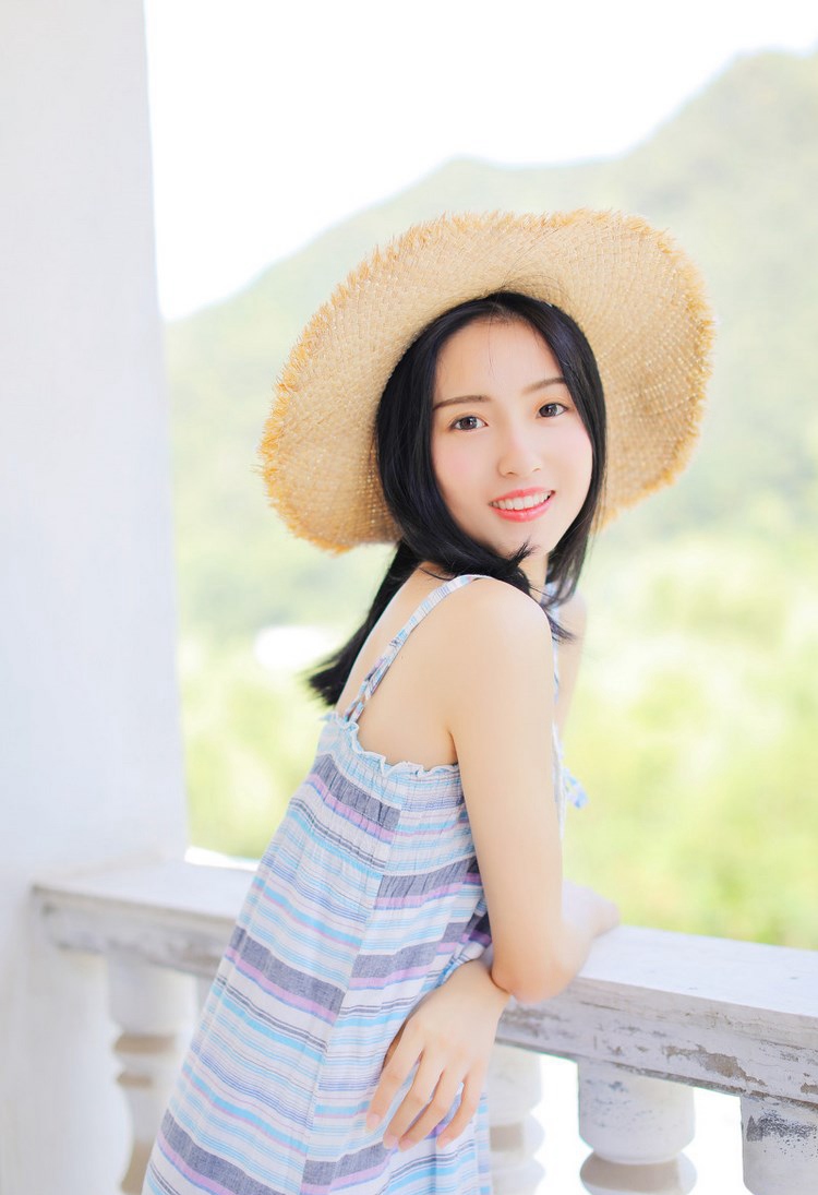 性感90后美眉李妍曦私房美胸诱惑图集 