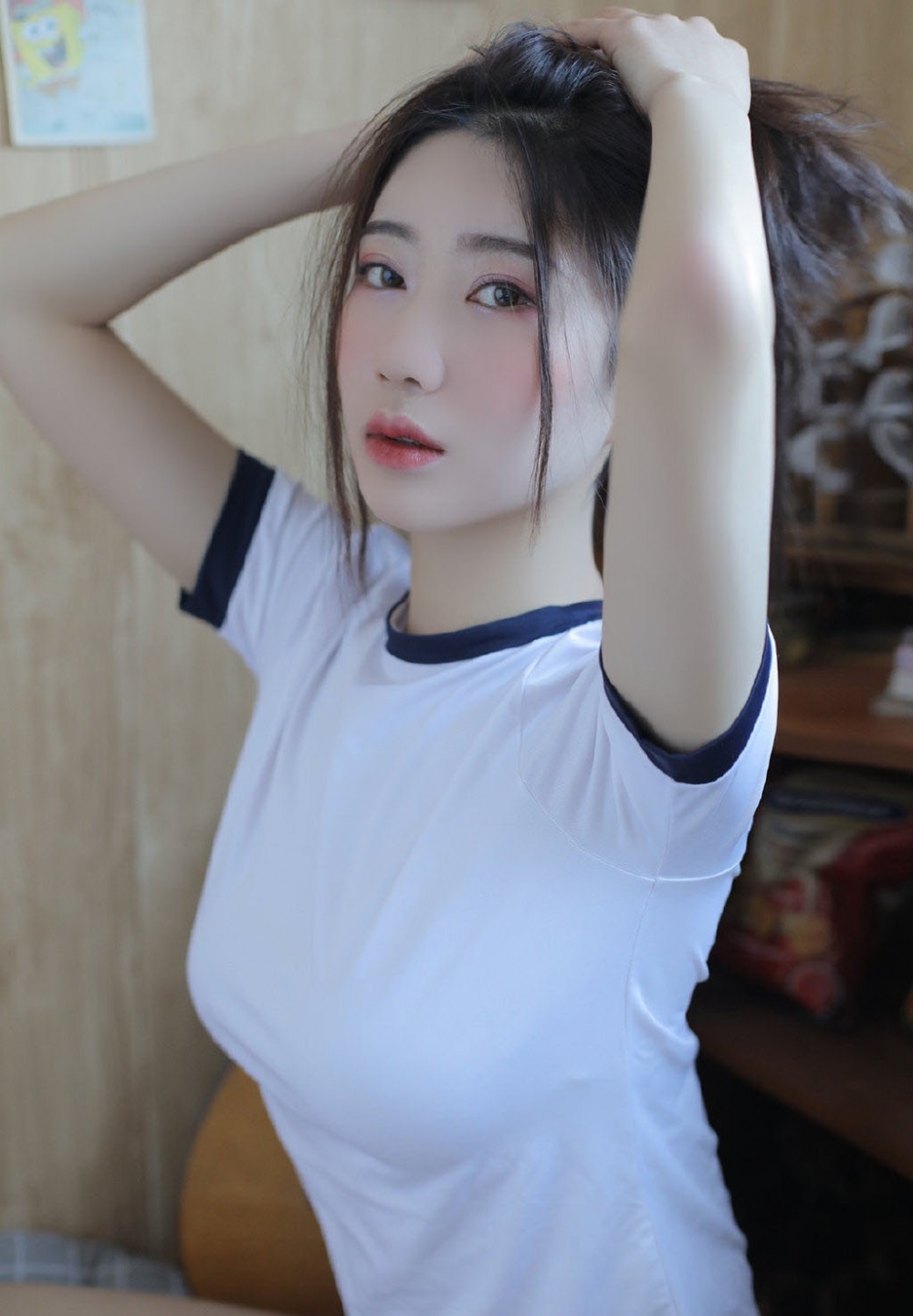 体操服美女前凸后翘好身材写真图片 