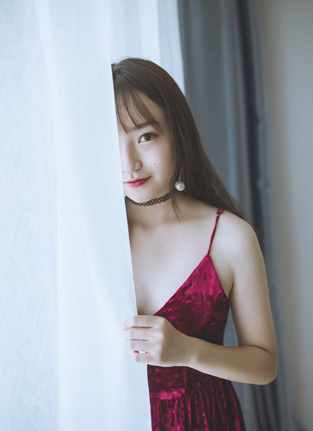 性感美胸美女妖娆户外写真 