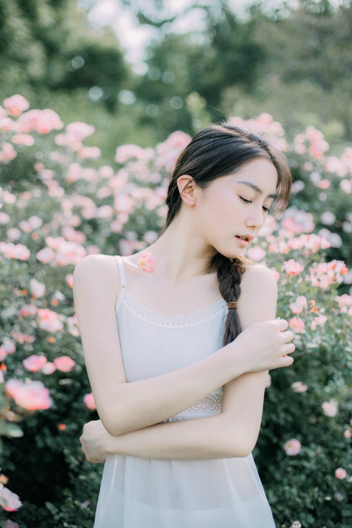 性感酥胸美女私房迷人写真 