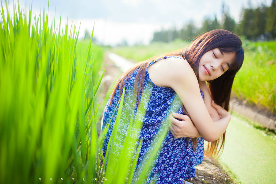 美胸美女邵路雅户外高清写真 