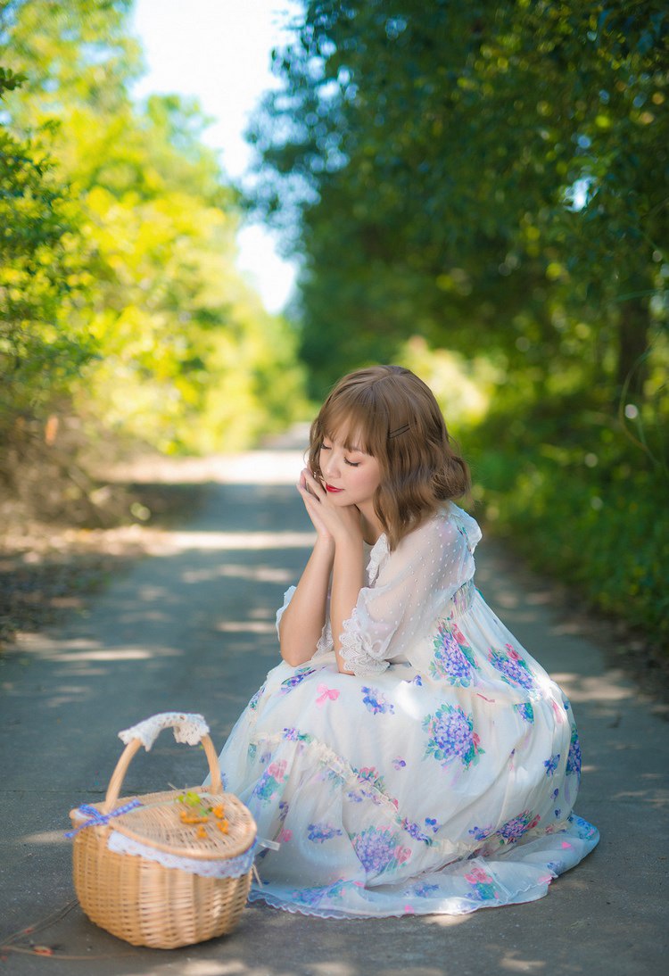 晴子嗲嗲的女生高清私房写真 