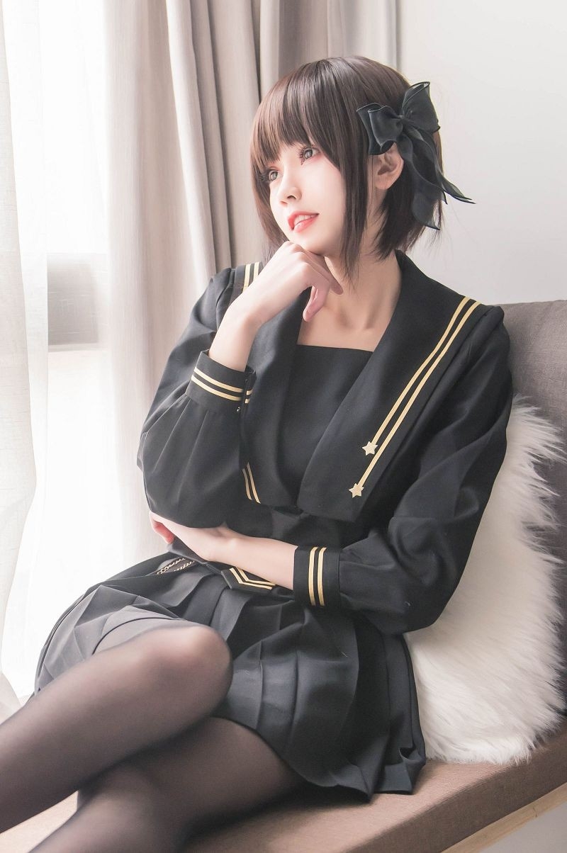 性感黑丝美女制服撩人写真 