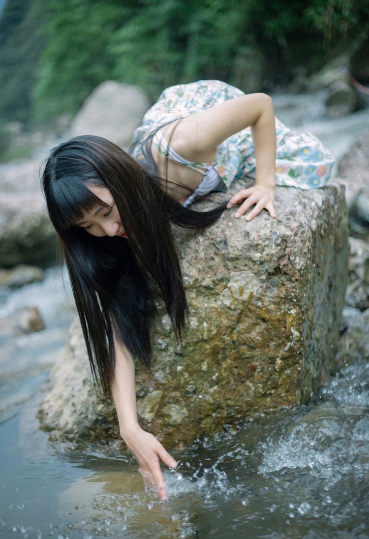 日本少女偶像一色杏子学生制服摄影图片 