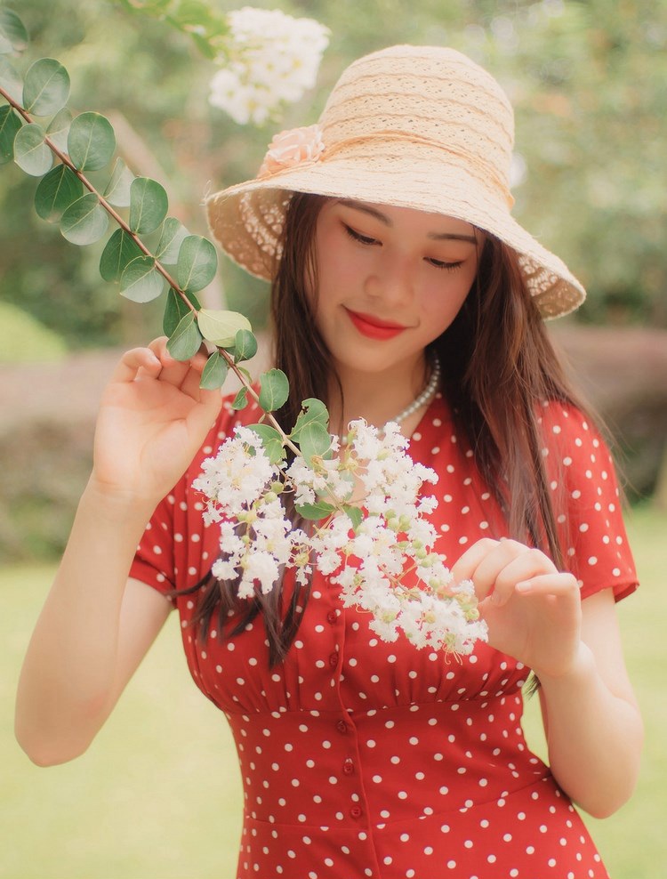 小虎牙美女芷敏私房性感内衣秀 