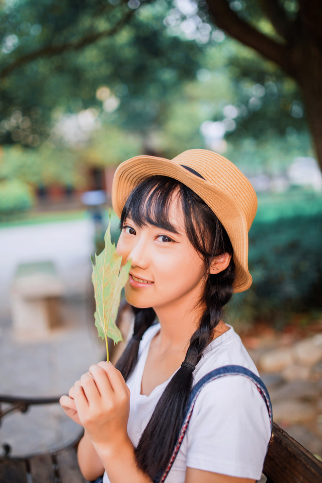 酥胸嫩模王若梦性感迷人写真 