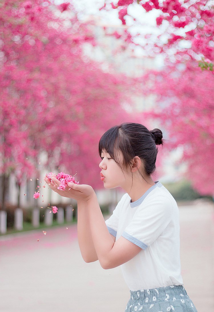 长发美胸美女黄香香黑色蕾丝内衣诱惑写真 