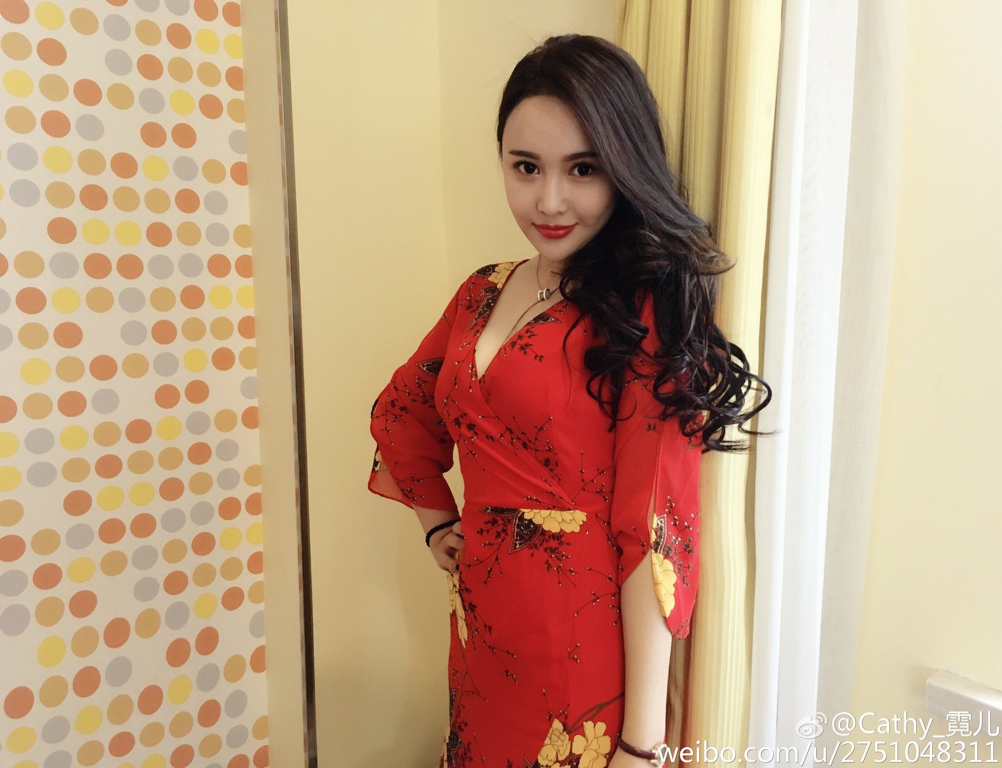 90后粉嫩美女athy_霓儿微博私拍美照 