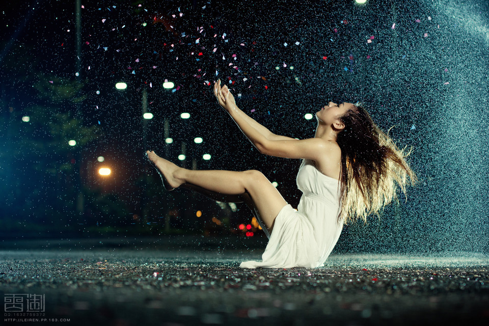 雨夜舞者湿身美臀诱惑写真 