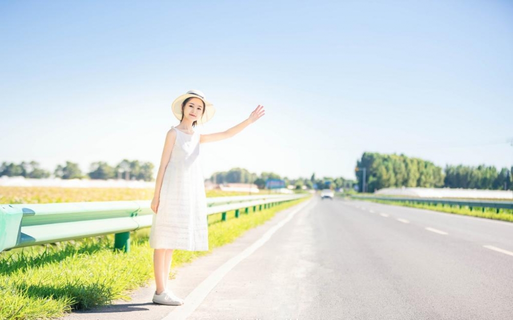 年轻的女孩死库水泳衣俏皮可爱写真 