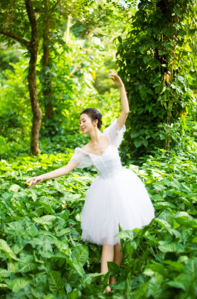 粉色蕾丝内衣小美女私房写真 