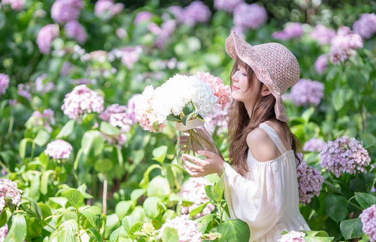 气质短发美女雨夕cy性感私房照图片 