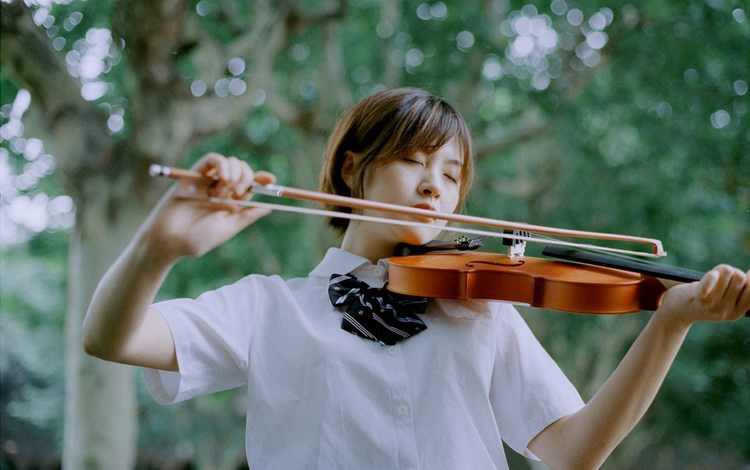 妩媚美胸美女户外性感撩人写真 