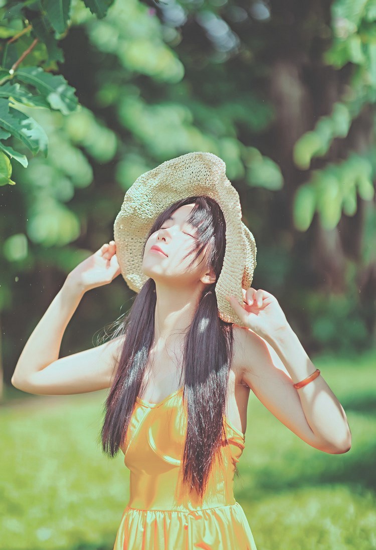 旗袍装美女杨子芯性感私房照 