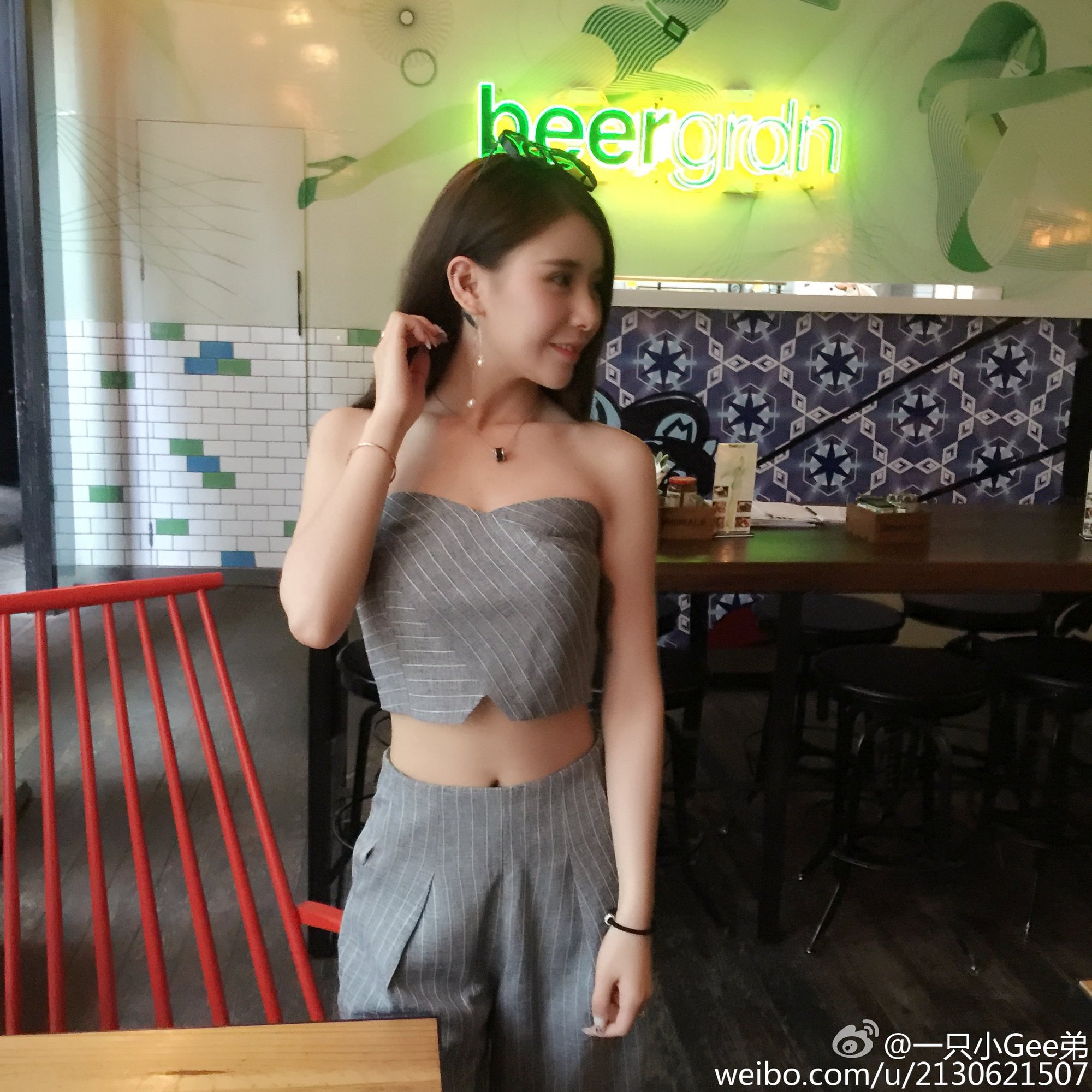 高颜值美女方喆微博私拍美图欣赏 