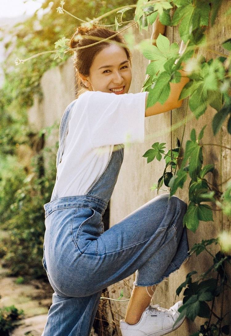 酥胸半露美女谢芷馨Sindy性感旅拍写真 