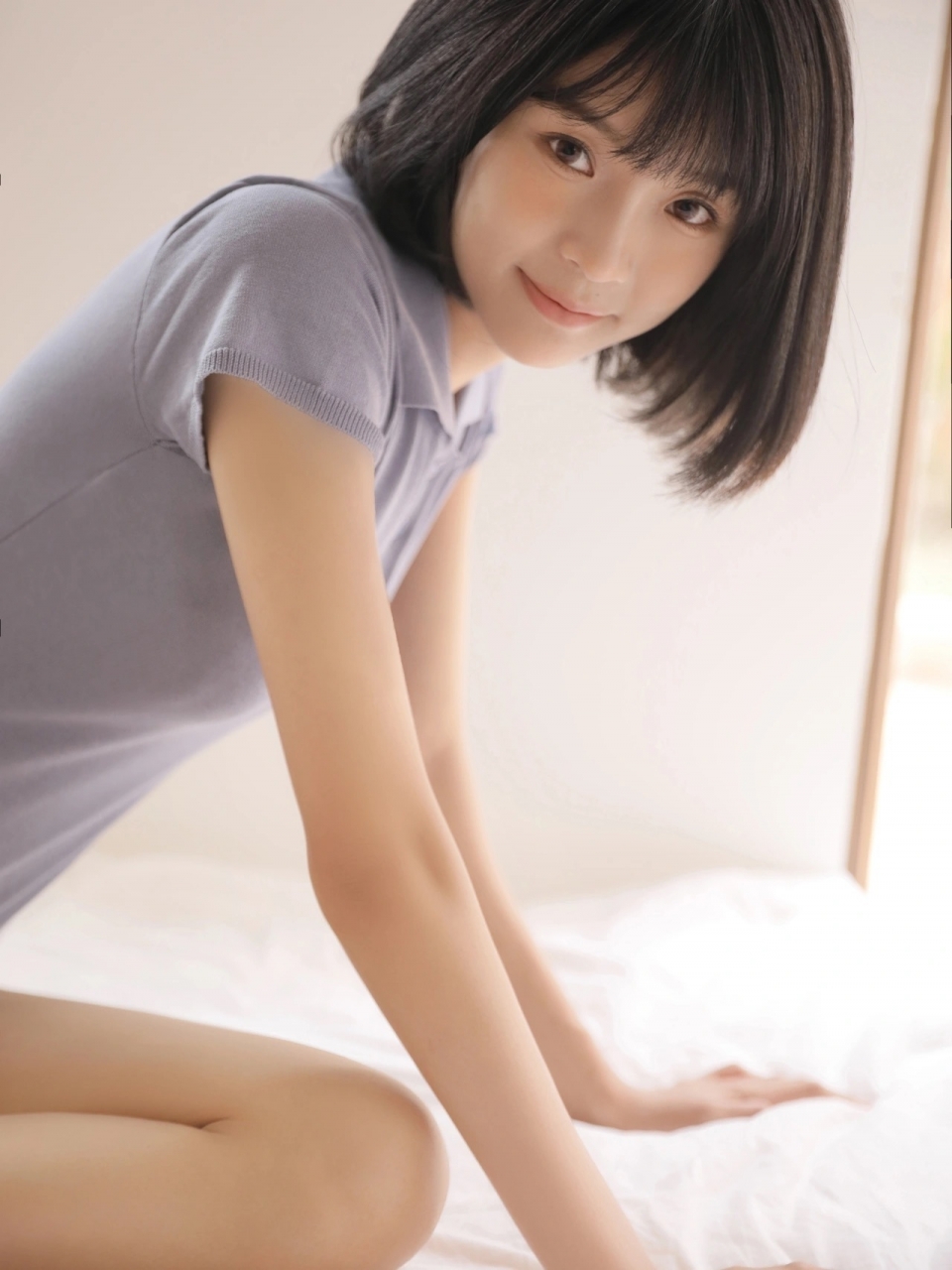 90后短发美女萌萌遮不住的美乳 