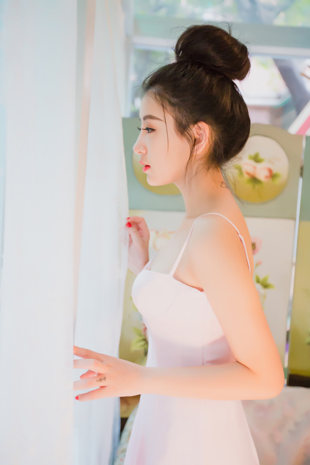 妩媚酥胸美女私房性感写真 