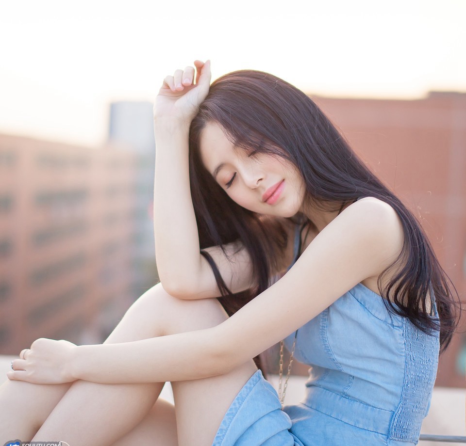 性感酥胸嫩模王馨漪私房纯白诱惑写真 