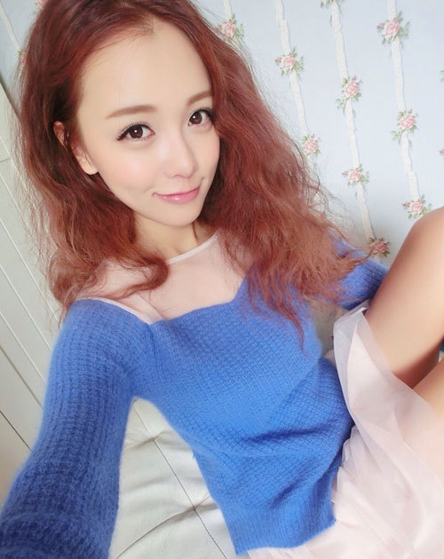 妩媚美腿美女私房性感写真 