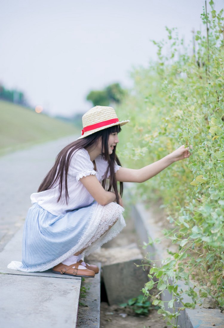 短发干练美女慕羽茜性感傲人美胸诱惑图片 