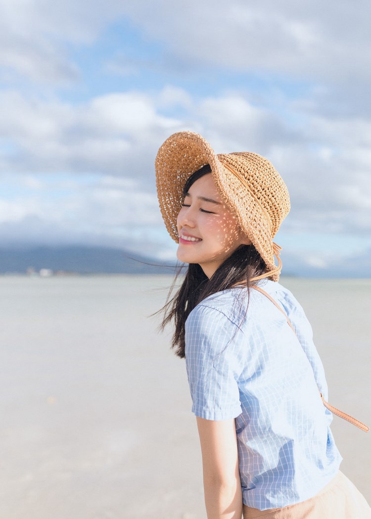 90后酥胸美女妮小妖性感魅惑写真 