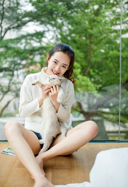 妩媚小萝莉性感翘臀迷人写真 