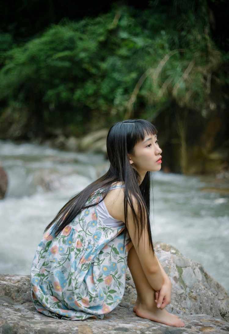 日本少女偶像一色杏子学生制服摄影图片 