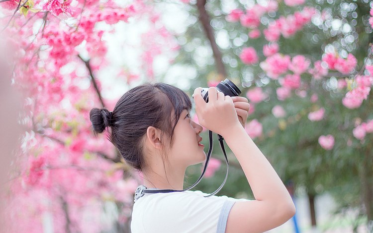 长发美胸美女黄香香黑色蕾丝内衣诱惑写真 