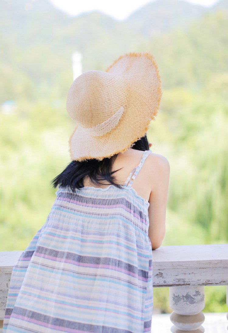 酥胸半露美女谢芷馨Sindy性感旅拍写真 