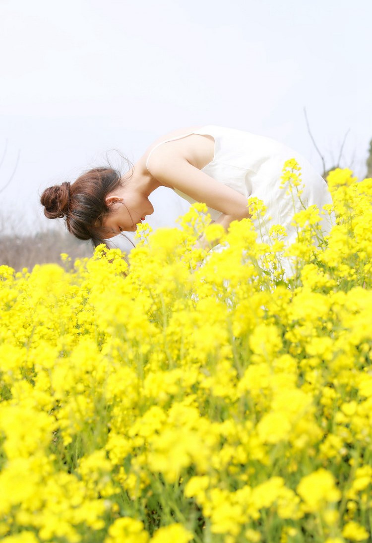 黑色内衣美女雪飞私房诱惑写真 